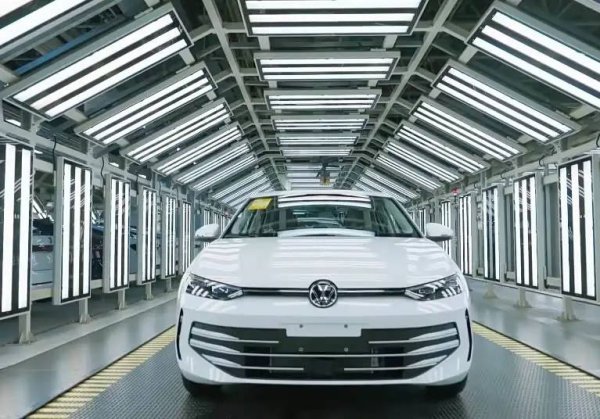 创元网配资 上汽大众朗逸Pro下线 外观内饰升级 11月有望上市引期待